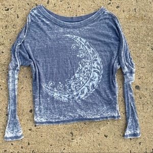 United XXVI & Aeropostale Long-Sleeve Graphic Top